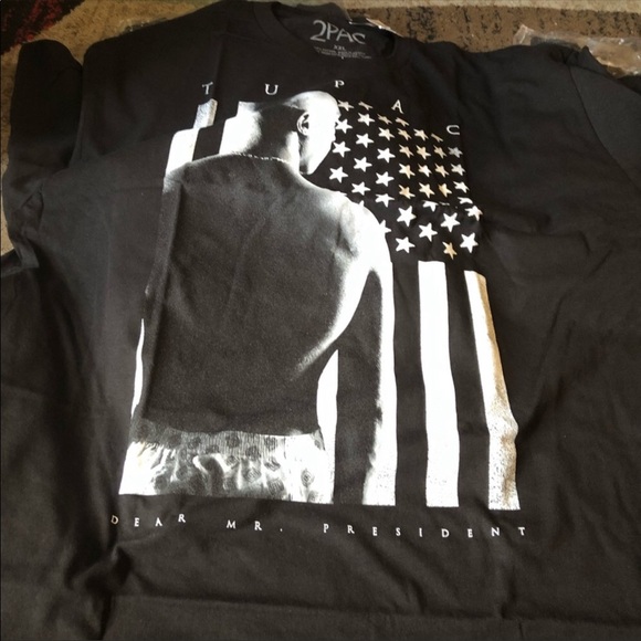 **SOLD***NWT- TUPAC TSHIRT - Picture 7 of 9